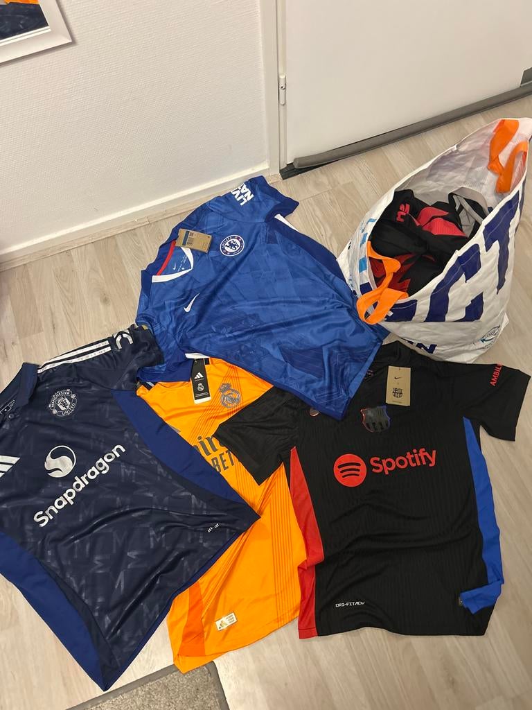 Diverse voetbalshirts met prijskaartje, Sport en Fitness, Voetbal, Verzenden, Nieuw, Shirt