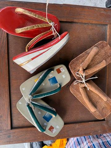 Antieke Japanse Sandalen beschikbaar voor biedingen