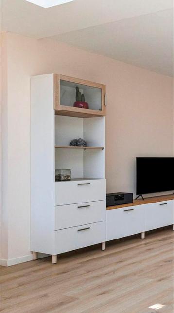 Staande kast met 3 lades en glazen deur