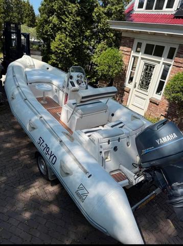 Nette Zodiac Yachtline 600 100pk Yamaha teak zonnedek traile beschikbaar voor biedingen