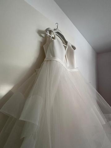 Trouwjurk voor de kleine, stevigere dames!  beschikbaar voor biedingen