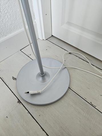 staande lamp beschikbaar voor biedingen