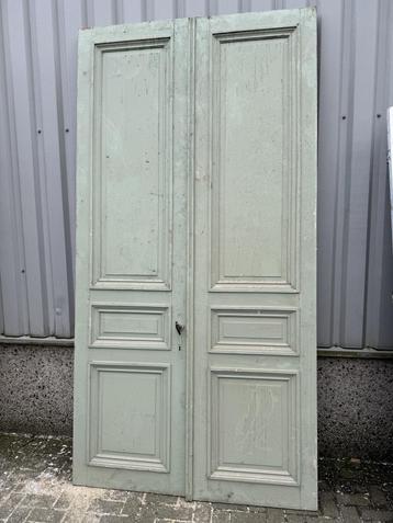 Prachtige antieke zware openslaande deuren beschikbaar voor biedingen