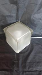 Één ikea ice cube tafellamp Iviken,lees de beschrijving, Huis en Inrichting, Lampen | Tafellampen, Ophalen of Verzenden, Zo goed als nieuw