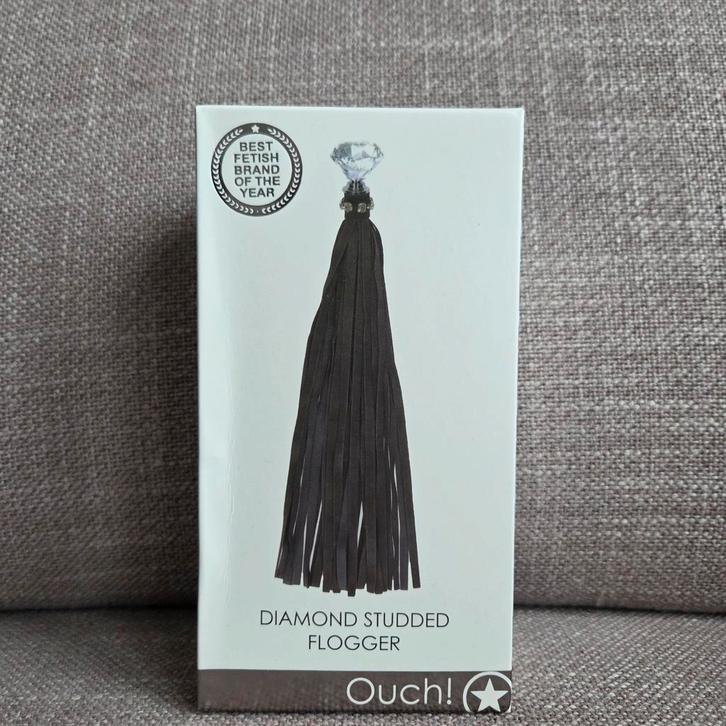 Ouch! Zweep / flogger met diamantjes - Nieuw in doos!, Kleding | Dames, Ondergoed en Lingerie, Zwart, Ophalen of Verzenden