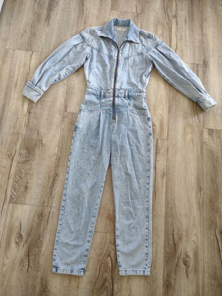 Prachtige, stoere blauwe denim jumpsuit van Mango, XS. Jeans, Kleding | Dames, Jumpsuits, Zo goed als nieuw, Maat 34 (XS) of kleiner