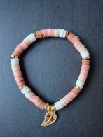 Roze Klei Kralen Armband met Blad Bedel, Kunststof of Plastic, Nieuw, Ophalen of Verzenden, Roze