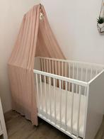 Ledikant 60x120 cm + matras, hoeslakens en klamboe, Kinderen en Baby's, Babywiegjes en Ledikanten, Ophalen, Zo goed als nieuw