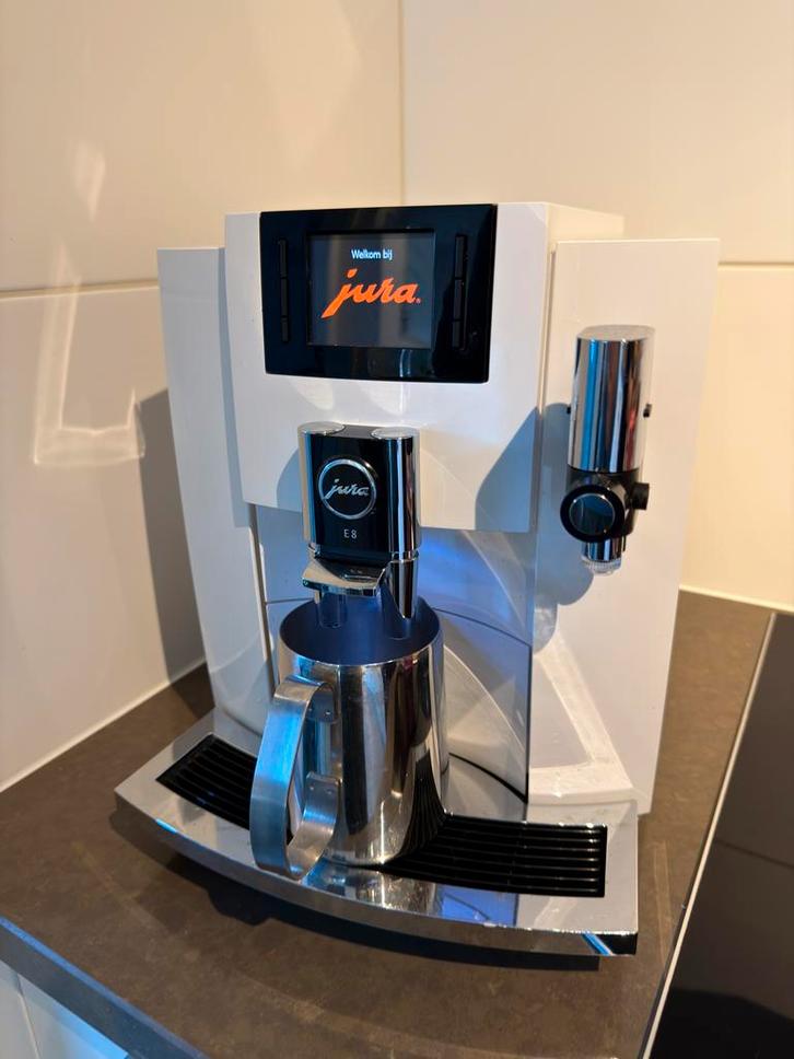 Nette Jura E8 met storing, Witgoed en Apparatuur, Koffiezetapparaten, Gebruikt, Koffiebonen, Koffiemachine, 2 tot 4 kopjes, Afneembaar waterreservoir