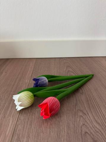 3 Houten Tulpen - Decoratie beschikbaar voor biedingen