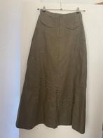 Een lange rok met rits en knopen, Maat 46/48 (XL) of groter, Nieuw, Ophalen of Verzenden, Onder de knie