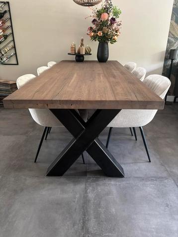 Eiken houten eettafel