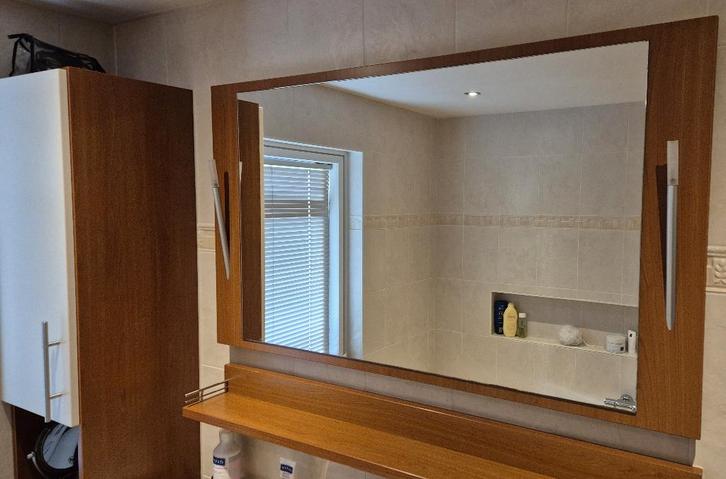 Badkamerspiegel met verlichting in kersenkleur, Huis en Inrichting, Badkamer | Badkamermeubels, Gebruikt, Overige typen, Minder dan 100 cm