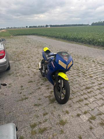 Honda cbr125 circuitmotor beschikbaar voor biedingen