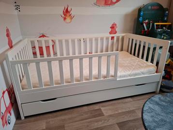 Petite Amelie peuterbed inclusief lade en matras beschikbaar voor biedingen