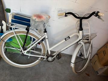 Batavus Bub wit  beschikbaar voor biedingen