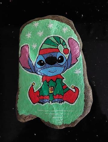 nieuw- Stitch als kerstelf decoratiesteen/ happy stone beschikbaar voor biedingen