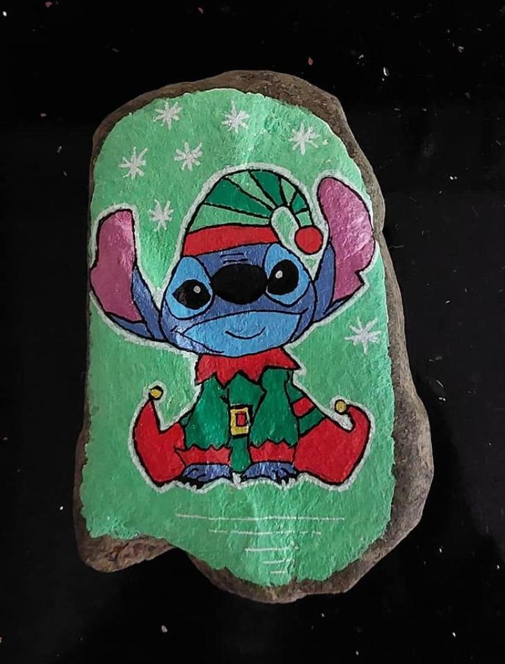 nieuw- Stitch als kerstelf decoratiesteen/ happy stone, Verzamelen, Disney, Nieuw, Ophalen of Verzenden