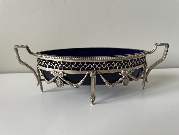 Zilveren schuitvormig schaaltje / jardinière met blauw glas, Antiek en Kunst, Antiek | Goud en Zilver, Zilver, Ophalen of Verzenden