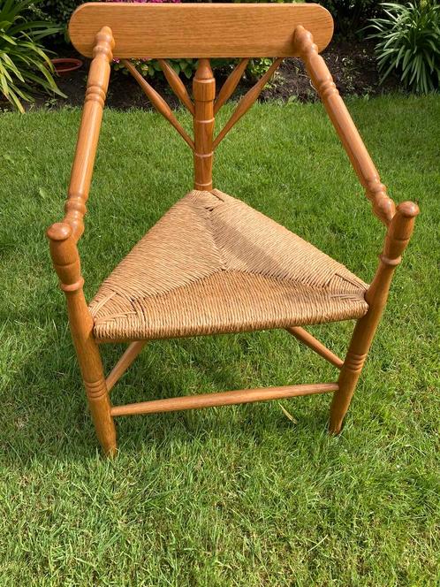 Te koop: antieke Nederlandse driepotige stoel, Antiek en Kunst, Antiek | Meubels | Stoelen en Banken, Ophalen