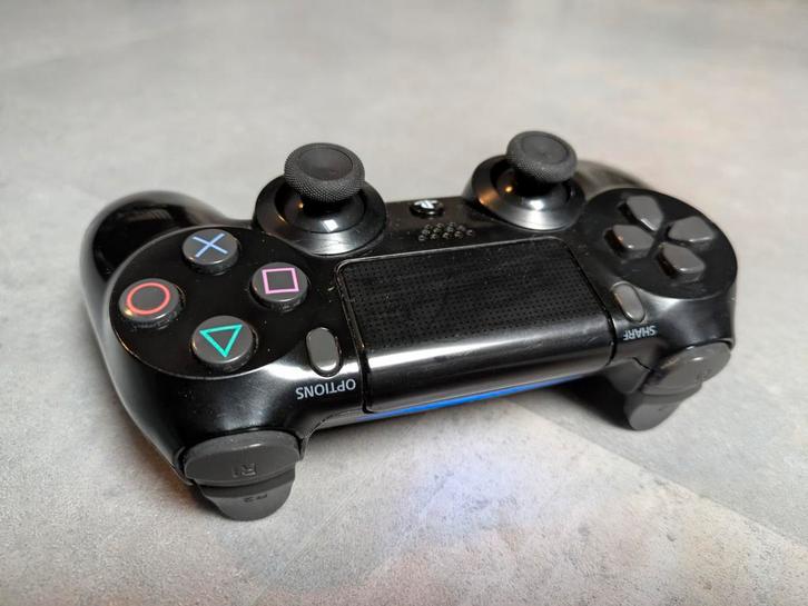 PS4 controller zwart, Spelcomputers en Games, Spelcomputers | Sony PlayStation Consoles | Accessoires, Zo goed als nieuw, PlayStation 1