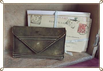 Brocante antieke suède etui dames met spiegel beschikbaar voor biedingen