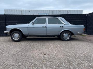 Mercedes-Benz 280E gave carrosserie zonder motor beschikbaar voor biedingen
