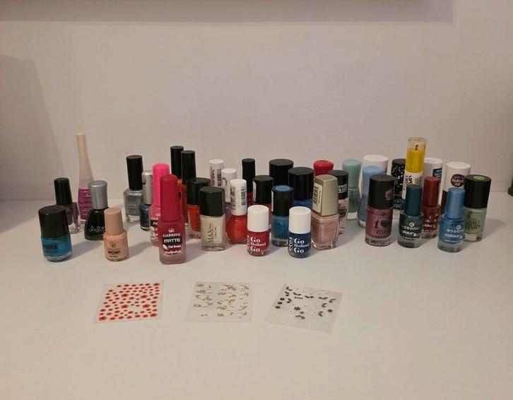 Veel nagellak nagel lak verschillende merken kleuren, Sieraden, Tassen en Uiterlijk, Uiterlijk | Cosmetica en Make-up, Zo goed als nieuw