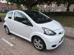 Toyota Aygo 1.0 12V Vvt-i 3DRS MMT 2011 Wit, Auto's, Voorwielaandrijving, 4 stoelen, Handgeschakeld, Particulier