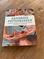 Handboek Pottenbakken van Kristin Muller, Hobby en Vrije tijd, Pottenbakken, Ophalen of Verzenden, Zo goed als nieuw