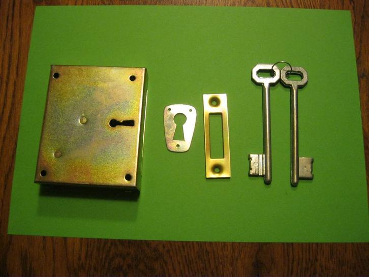 sloten . / NIEUW, Doe-het-zelf en Verbouw, Hang- en Sluitwerk, Nieuw, Slot, Koper of Messing, Ophalen