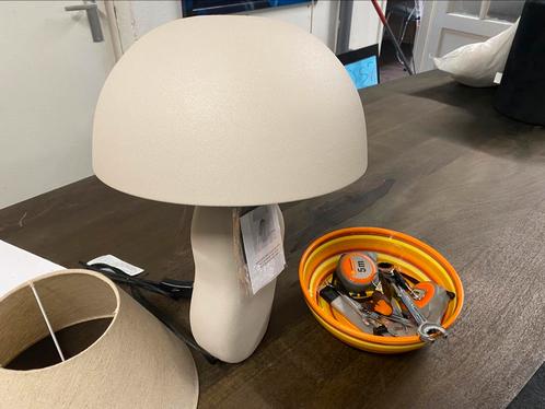 Tafel lamp aizu 48x30 beige japandi metaal hoge korting, Huis en Inrichting, Lampen | Tafellampen, Nieuw, Minder dan 50 cm, Metaal