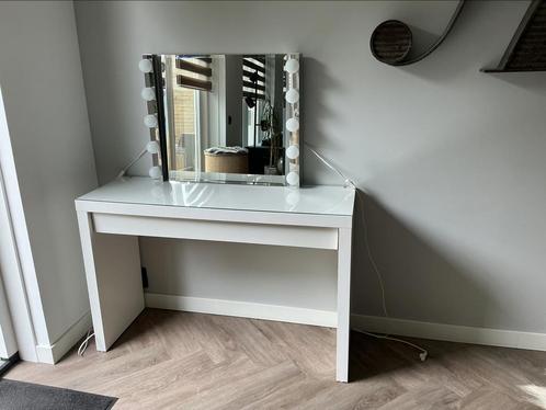 Ikea Malm Toilettafel met Spiegel en Ledsjo Bollampen, Huis en Inrichting, Tafels | Kaptafels, Zo goed als nieuw, Minder dan 100 cm