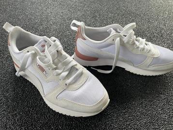 Sneakers , dames beschikbaar voor biedingen