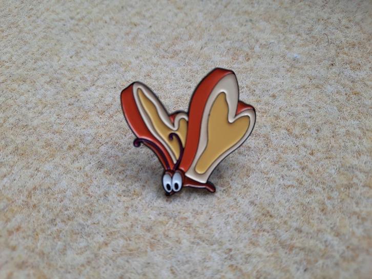1 leuke vlinder uit Alice in Wonderland te koop, Verzamelen, Speldjes, Pins en Buttons, Nieuw, Speldje of Pin, Overige onderwerpen