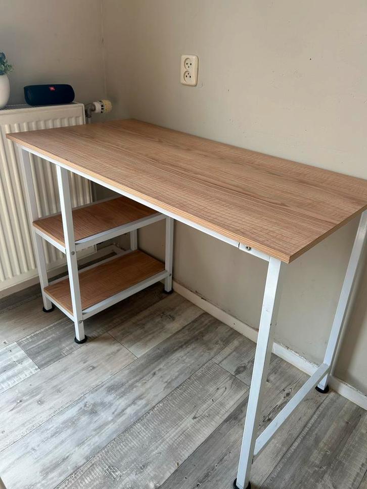 Mooi Bureau met Opbergruimte, Huis en Inrichting, Bureaus, Zo goed als nieuw, Bureau, Ophalen