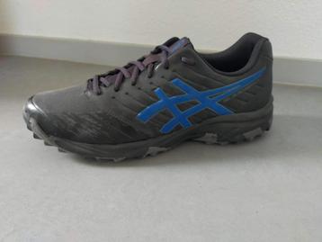 Sportschoenen, hockeyschoenen Asics, mt. 45. Nieuwstaat beschikbaar voor biedingen