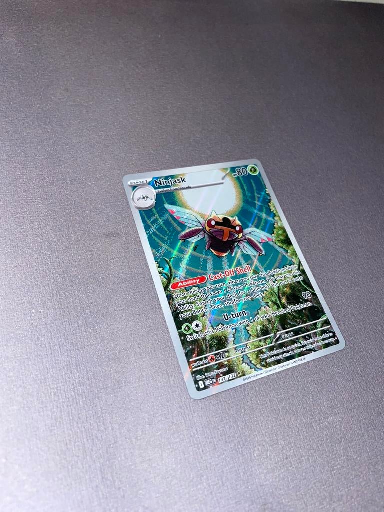 Pokemon Ninjask illustration rare 132/132, Ophalen of Verzenden, Nieuw, Losse kaart, Foil