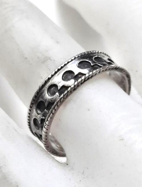 Zilveren bandring met gezwarte rondjes 925 (7428-6), Sieraden, Tassen en Uiterlijk, Ringen, Zo goed als nieuw, Dame of Heer, 18 tot 19
