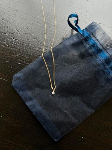 Gouden hangertje met zirkonia 14k beschikbaar voor biedingen