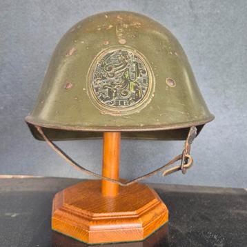 Originele Nederlandse WO2 M34 helm met plaat (meidagen 1940) beschikbaar voor biedingen