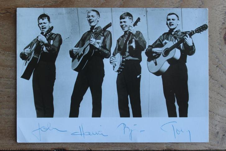 ABBA/ Hootenanny Singers - Promofoto GESIGNEERD, Verzamelen, Muziek, Artiesten en Beroemdheden, Gebruikt, Foto of Kaart, Gesigneerd