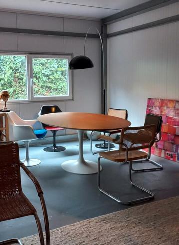 Tailor made houten tulipe tafels eero saarinen. Tulipe stoel beschikbaar voor biedingen