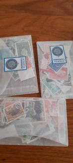 Zakjes met postzegels allerlei landen., Ophalen of Verzenden