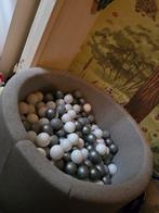 Ballenbak grijs met grijze/witte/zilveren ballen, Kinderen en Baby's, Speelgoed | Buiten | Los speelgoed, Ophalen, Zo goed als nieuw