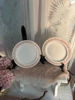 Wedgwood Embossed Queensware roze 2x ontbijt bordjes 21 cm, Ophalen of Verzenden