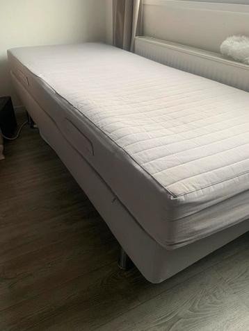1 persoons boxspring met matras beschikbaar voor biedingen
