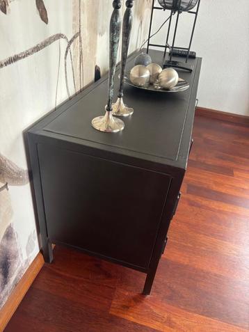 TV meubel, zwart metaal, L 137, B 40 , H 55 cm.