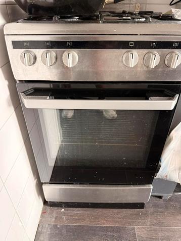 Gasfornuis met oven beschikbaar voor biedingen