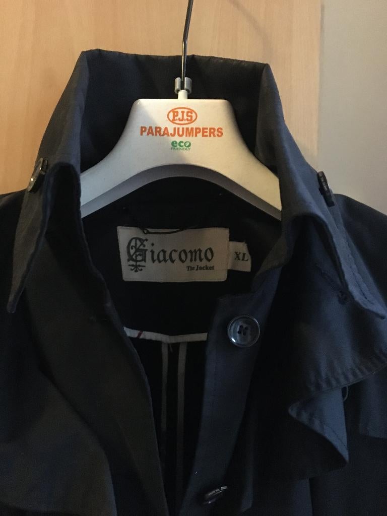 Giacomo. Trenchcoat. Donkerblauw. Maat M, Kleding | Dames, Jassen | Winter, Maat 38/40 (M), Blauw, Ophalen of Verzenden, Zo goed als nieuw